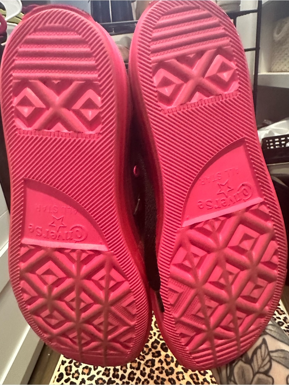 Women’s High Top Converse Size 8 Black with hot pink Sole - Picture 7 of 7